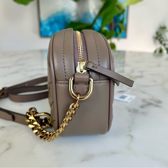 NWT Tory Burch Kira Chevron Small Camera Crossbody Bag Classic Taupe Leather - Picture 4 of 16